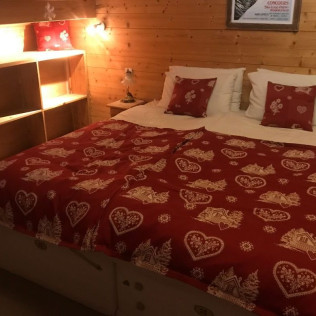 Séjour de 2 nuits avec Petit-déjeuner et Accès libre à l’Espace Détente au Gîte Chalet Esprit (Morillon, Haute-Savoie - 74)