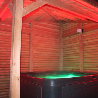 Séjour Insolite : Nuit en Cabane “HÉRISSON” ou “MARMOTTE” avec Petit-déjeuner et Spa (Belsentes, Ardèche - 07)