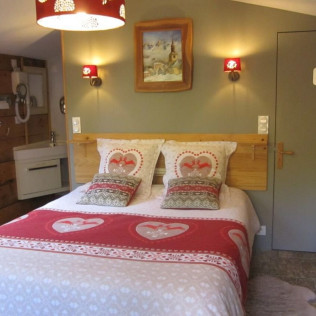 Séjour en Chalet “Galahad” avec Petit-déjeuner, Dîner et Accès au Spa au Manoir Desnachez (Taupont, Morbihan - 56)