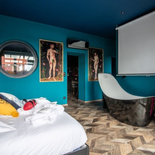 Séjour en Suite “Le Boudoir de Montmartre” avec Spa Privatif chez L’Odyssée Inattendue (Etaing, Pas-de-Calais - 62)