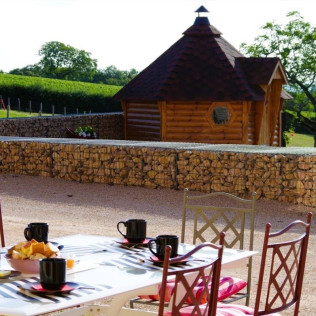 Séjour Œnologique de 2 nuits en Tonneau avec Petit-déjeuner, Dégustation de Vin et Visite du Domaine Joseph Lafarge (Lugny, Saône-et-Loire- 71)