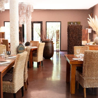 Séjour "Disini Touch Détente" avec Petit-déjeuner, Dîner en 3 Services et Spa Privé au Disini Hôtel-Restaurant 4* (Castries, Hérault - 34)