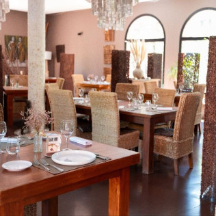 Séjour "Disini Touch Détente" avec Petit-déjeuner, Dîner en 3 Services et Spa Privé au Disini Hôtel-Restaurant 4* (Castries, Hérault - 34)