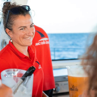 Sortie en Catamaran en Soirée “La Sunset Guinguette” (Hyères/ Marseille/ Saint-Raphaël/ Villeneuve-Loubet)