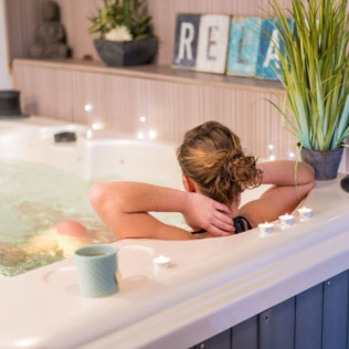 Accès Privatif en Soirée au Spa avec Jacuzzi et Sauna pour deux à La Ferme des Épis (Ouffières, Calvados - 14)