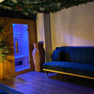 Spa Privatisé avec Jacuzzi, Sauna et Projection de Film pour deux au Dahomey Spa (Pontault-Combault, Seine-et-Marne - 77)