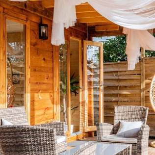 Week-end en Chambre d'Hôtes avec Petit Déjeuner, Spa Privatif, Gourmandises et Massage à la Bulle d'Eden (Bayonne, Nouvelle-Aquitaine - 64)