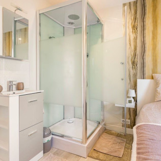 Week-end en Chambre d'Hôtes avec Petit Déjeuner, Spa Privatif, Gourmandises et Massage à la Bulle d'Eden (Bayonne, Nouvelle-Aquitaine - 64)