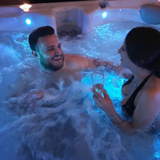 Spa Jacuzzi Privatif avec Champagne et Gourmandises en duo à la Bulle d'Eden (Bayonne, Nouvelle-Aquitaine - 64)