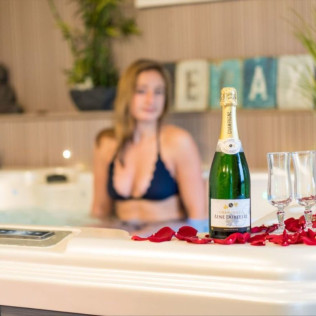 Accès Privatif au Spa avec Jacuzzi et Sauna pour deux à La Ferme des Épis (Ouffières, Calvados - 14)