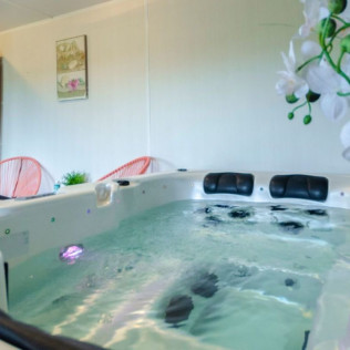 Accès Privatif au Spa avec Jacuzzi et Sauna pour deux à La Ferme des Épis (Ouffières, Calvados - 14)