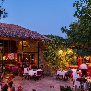 Séjour Gastronomique avec Dîner et Visite de la Cave au Château et Village Castigno 5* (Assignan, Hérault - 34)