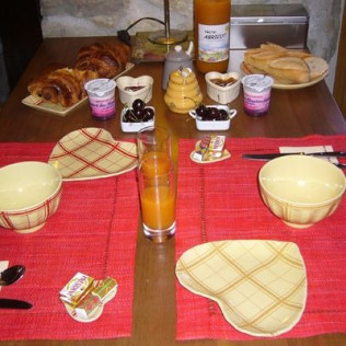 Séjour en Chambre d’Hôtes dans le Sud de la France avec Dîner à Les Roses Trémières (Saint-André-de-Rosans, Hautes Alpes - 05)