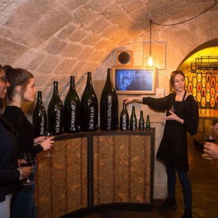 Spa Découverte avec Gommage et Soins à O'Kari et Visite Immersive aux Caves du Louvre et Dégustation pour deux (Paris, Île-de-France - 75)