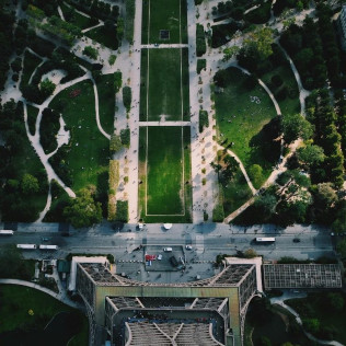 Visite Audio-guidée du 2ème étage de la Tour Eiffel avec Accès Prioritaire et Déjeuner (Paris, Île-de-France- 75)