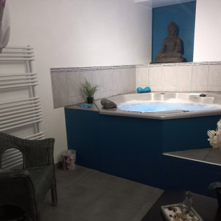 Jacuzzi et Massage Relaxant pour deux à Look Beauté (Saint-Hilaire-des-Loges, Vendée - 85)