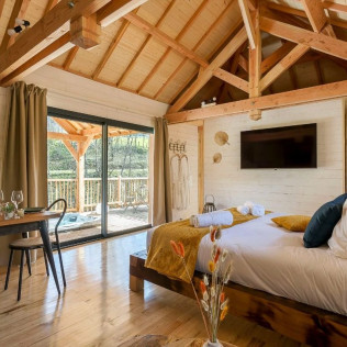 Séjour Insolite : Nuit en Cabane dans les Arbres avec Petit-déjeuner et Accès Privatif au Spa - Week-end (Satillieu, Ardèche - 07)