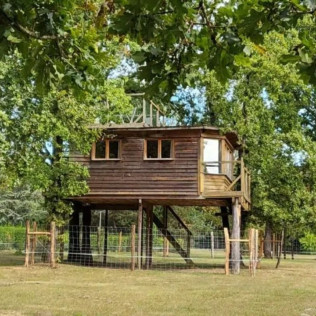 Séjour Insolite : Nuit en Cabane Perchée dans les Arbres avec Massage Californien ou Ayurvédique (Fère-en-Tardenois, Hauts-de-France - 02)
