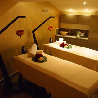 Soin Relaxation avec Bain de Vapeur, Jacuzzi et Massage au Cosmology Beauty Spa (Marseille, Bouches-du-Rhône - 13)