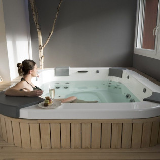 Moment Détente au Spa avec Gommage et Mignardises pour deux à l'Hôtel le Bout du Monde (Saint-Georges, Cantal - 15)