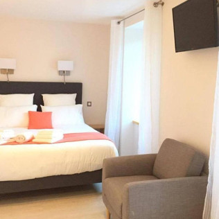 Séjour Relaxant en Suite Balnéo avec Spa à l'Hôtel le Bout du Monde (Saint-Georges, Cantal - 15)