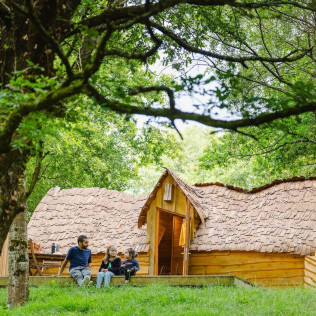 Séjour et Nuit Insolite en Cabane Enchantée avec Petit Déjeuner chez Koadou (Pluméliau, Morbihan - 56)