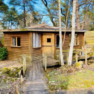 Séjour Insolite : Nuit en Cabane “Seuls au Monde” avec Massage Californien ou Ayurvédique (Fère-en-Tardenois, Aisne - 02)