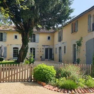 Séjour avec Dîner et Panier du Terroir au Domaine de Bourgville (Monts-sur-Guesnes, Vienne - 86)