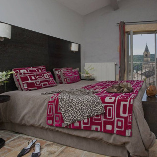 Séjour de 2 Nuits en Chambre Prestige avec Accès Piscine et Jacuzzi à l'Hostellerie du Castellas 4* (Collias, Gard - 30)