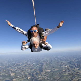 Saut en Tandem de 4000 mètres (Lasclaveries, Pyrénées-Atlantiques - 64)
