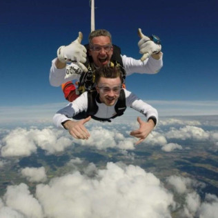 Saut en Tandem de 4000 mètres avec Photos et Vidéos (Lasclaveries, Pyrénées-Atlantiques - 64)