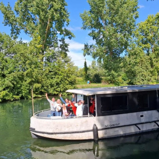 Séjour Insolite de 2 Jours et 1 Nuit en Pénichette Électrique au Parc du Marais avec Croisière sur la Sèvre (Niort, Deux-Sèvres - 79)