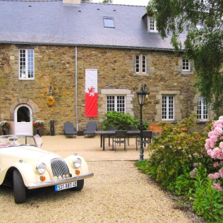 Séjour en Chambre “Mordred” avec Petit-déjeuner, Dîner et Accès au Spa au Manoir Desnachez (Taupont, Morbihan - 56)