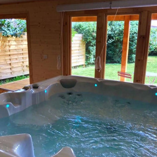 Spa Jacuzzi Privatif avec Champagne et Gourmandises en duo à la Bulle d'Eden (Bayonne, Nouvelle-Aquitaine - 64)