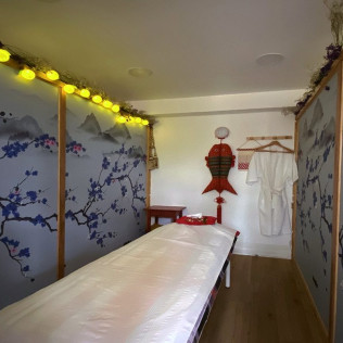 Massage Printemps Joyeux avec Soin à la Pierre Tourmaline à Lanqi-spa (Paris, Île-de-France - 75)